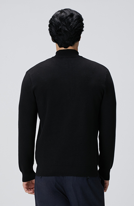 Siyah Yakası Fermuarlı Triko Kazak