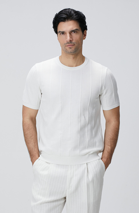 Beyaz Jakarlı Triko Kazak