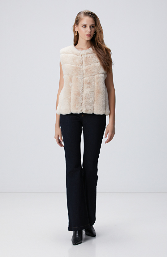 Bej Kesik Detaylı Yelek