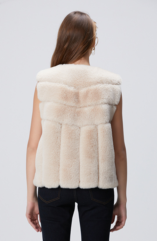 Bej Kesik Detaylı Yelek