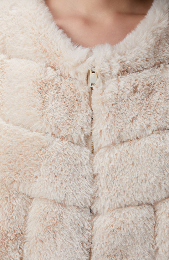 Bej Kesik Detaylı Yelek