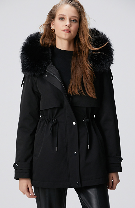 Siyah Kapüşon Yakalı Kaban