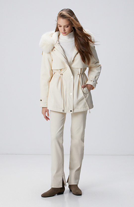 Kırık Beyaz Kapüşon Yakalı Kaban