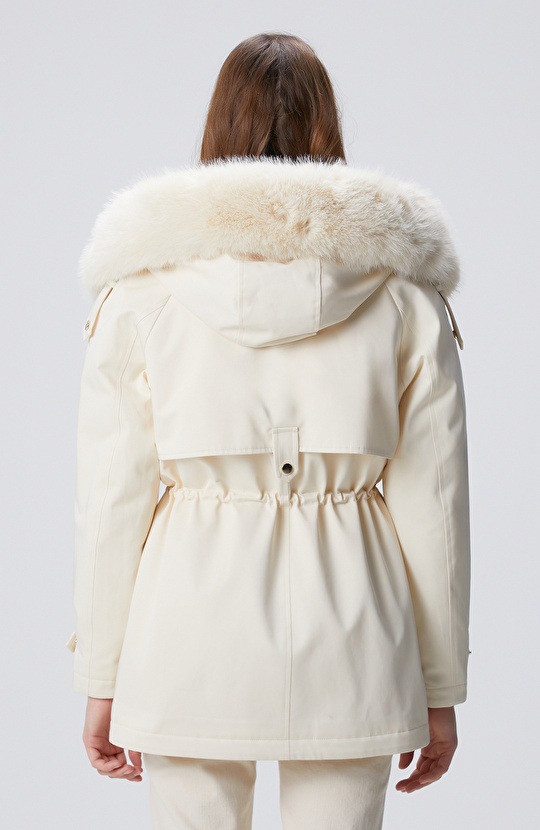 Kırık Beyaz Kapüşon Yakalı Kaban