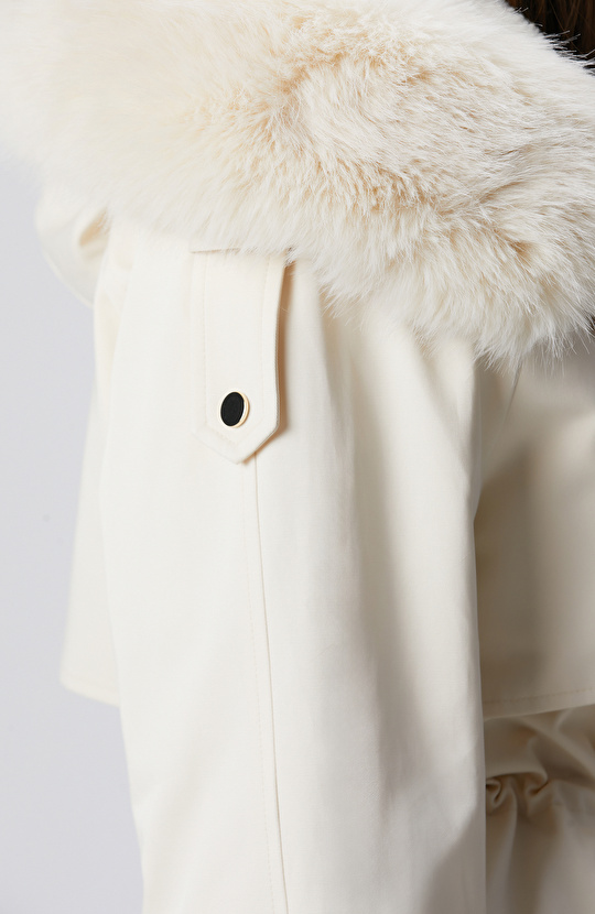 Kırık Beyaz Kapüşon Yakalı Kaban