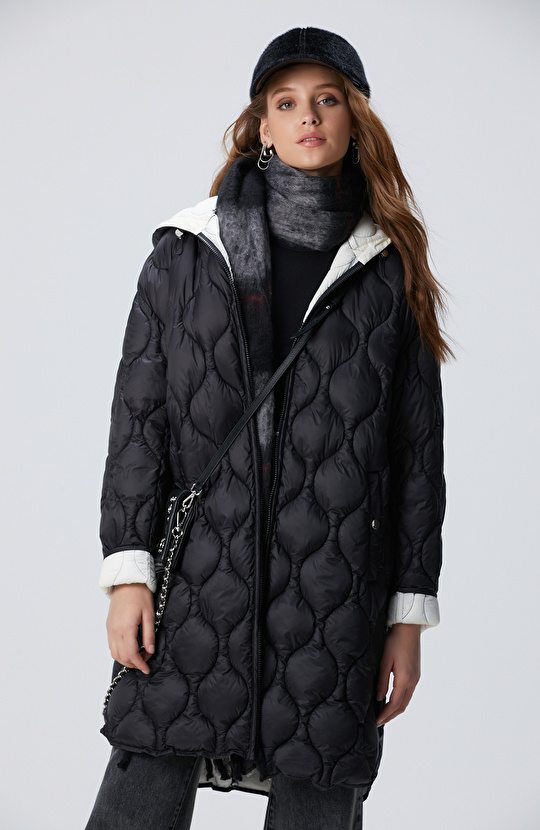 Siyah Kapüşon Yakalı Kaban