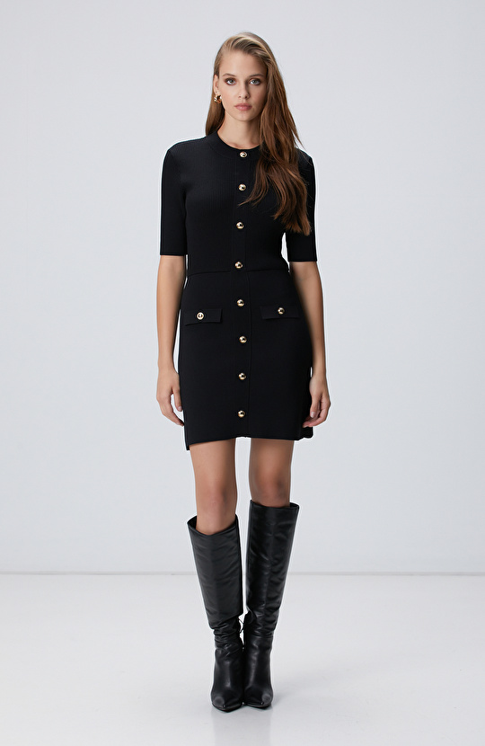 Siyah Düğme Detaylı Triko Elbise
