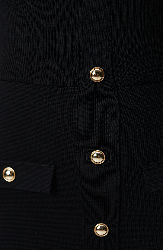 Siyah Düğme Detaylı Triko Elbise