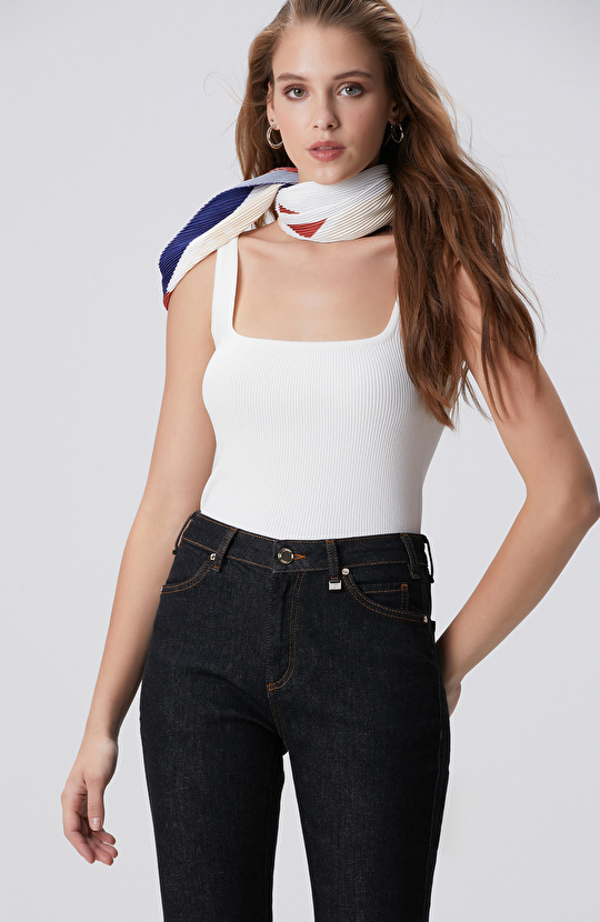 Kırık Beyaz Askılı Triko Atlet