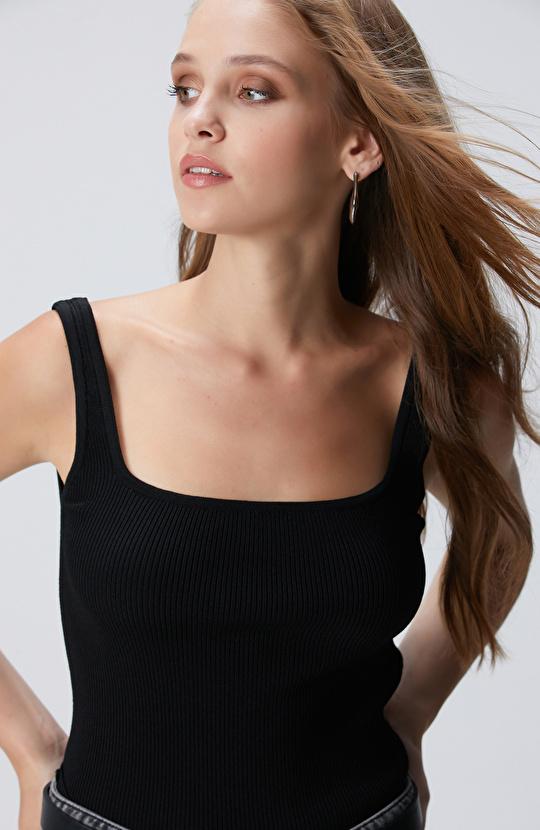 Siyah Askılı Triko Atlet