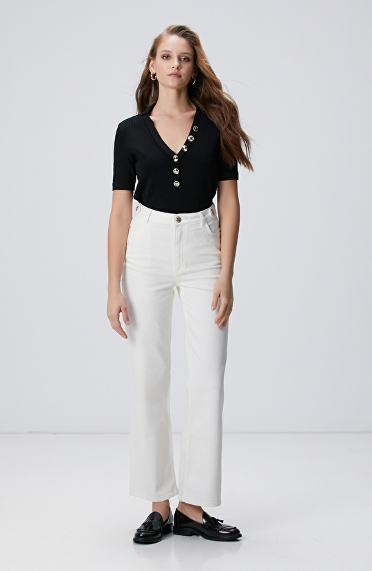 Siyah Düğme Detaylı Kazak