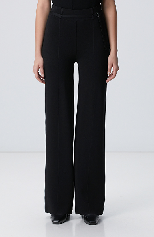 Siyah Dökümlü Bol Paça Triko Pantolon