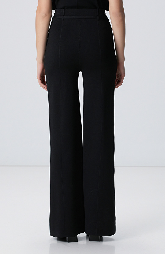 Siyah Dökümlü Bol Paça Triko Pantolon