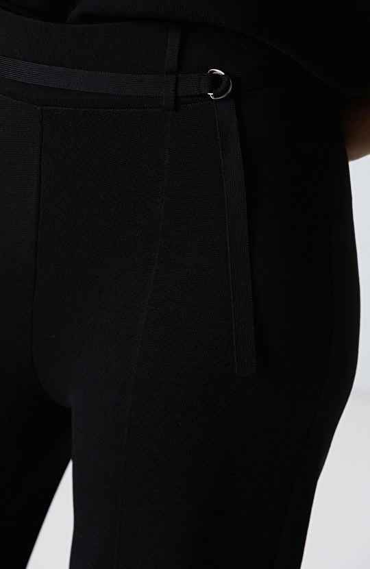 Siyah Dökümlü Bol Paça Triko Pantolon