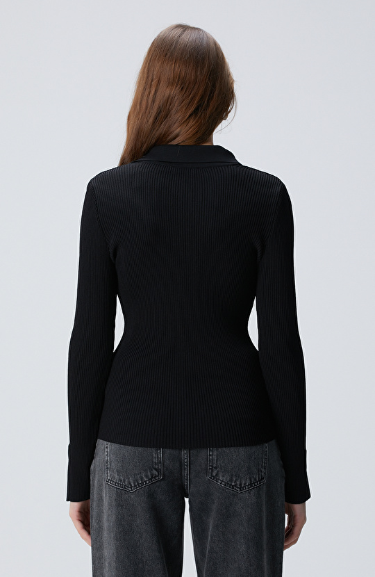 Siyah Düğme Detaylı Triko Kazak