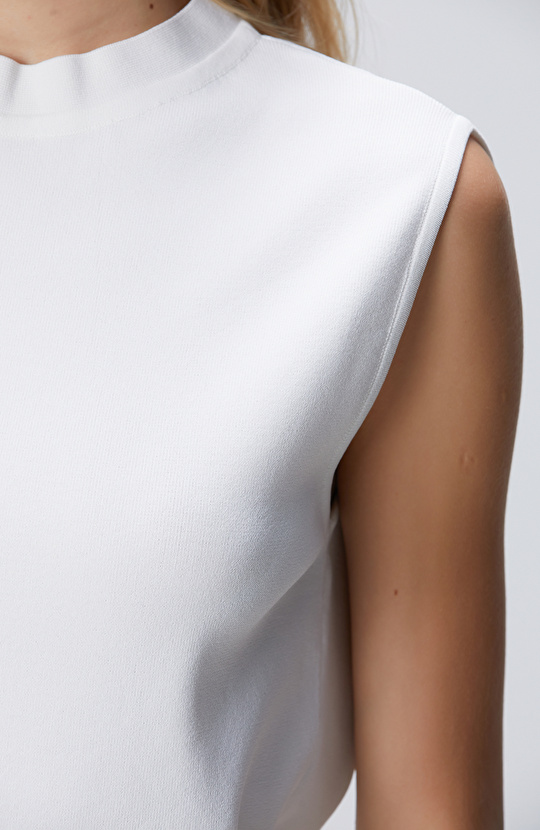 Kırık Beyaz Kolsuz Basic Triko Kazak