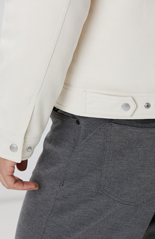 Kırık Beyaz Kapitoneli Mont