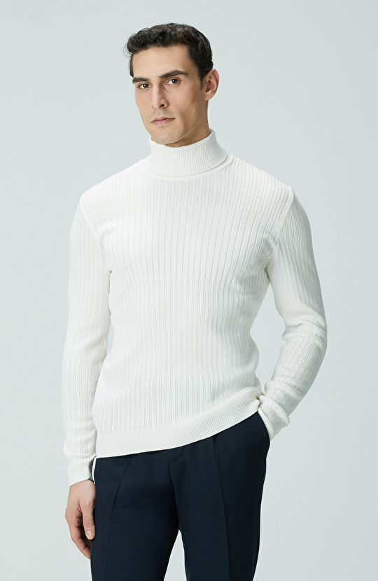 Kırık Beyaz Balıkçı Yaka Triko Kazak