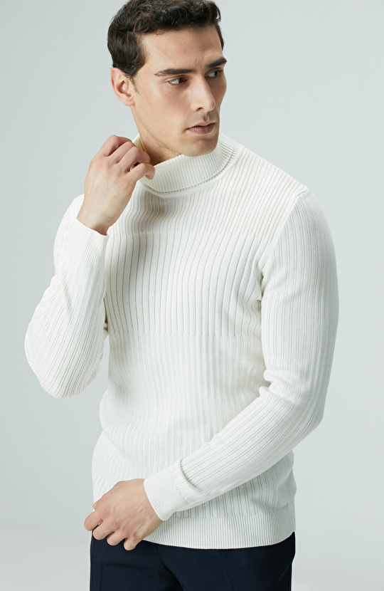 Kırık Beyaz Balıkçı Yaka Triko Kazak