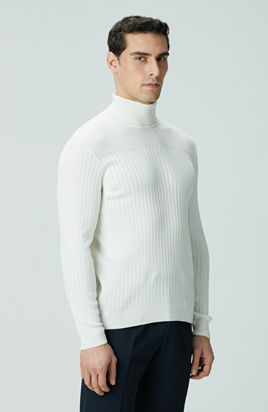 Kırık Beyaz Balıkçı Yaka Triko Kazak