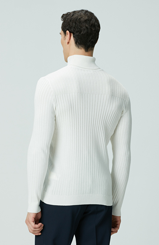 Kırık Beyaz Balıkçı Yaka Triko Kazak