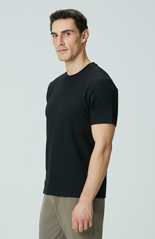 Siyah Bisiklet Yaka Jakarlı T-shirt