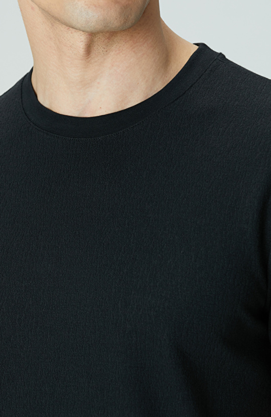 Siyah Bisiklet Yaka Jakarlı T-shirt