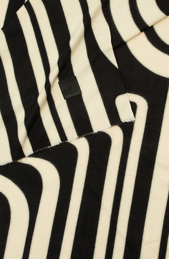 Siyah Beyaz Kadın Şal