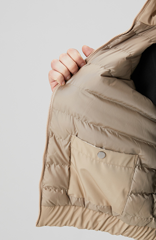 Koyu Bej Su İtici Özellikli Kapitoneli Mont