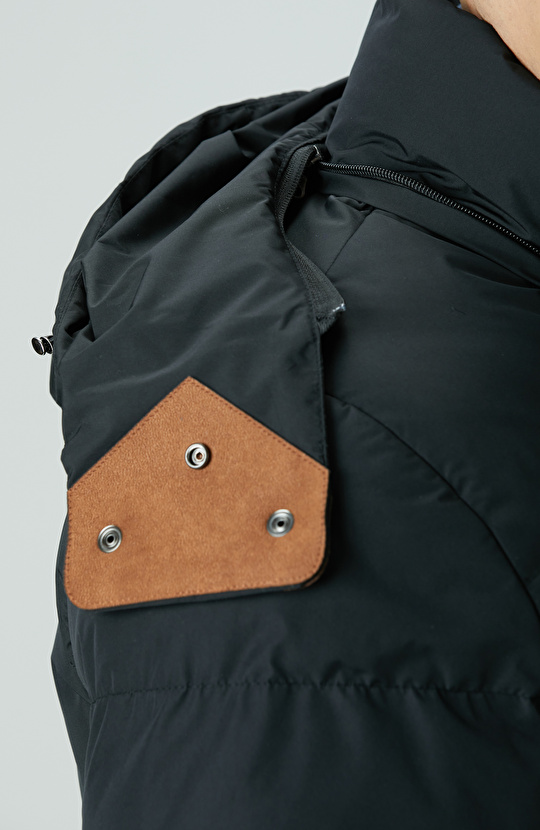 Siyah Su İtici Özellikli Deri Garnili Mont