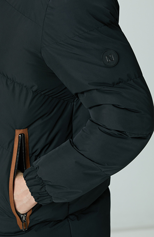 Siyah Su İtici Özellikli Deri Garnili Mont