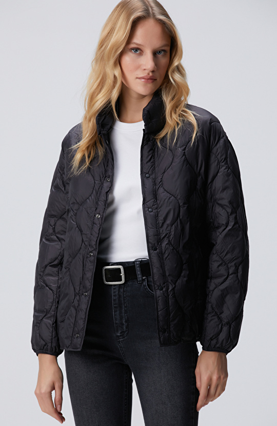 Siyah Su itici Özellikli Kapitoneli Mont Siyah Su itici Özellikli Kapitoneli Mont