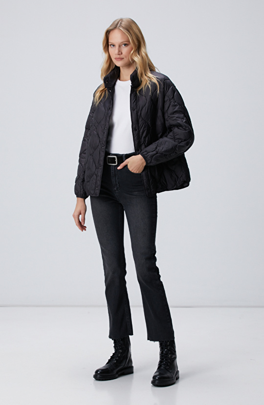 Siyah Su itici Özellikli Kapitoneli Mont