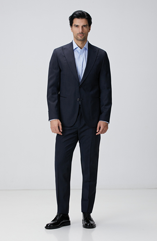 Siyah Çizgili Yün Takım Elbise Siyah Çizgili Yün Takım Elbise