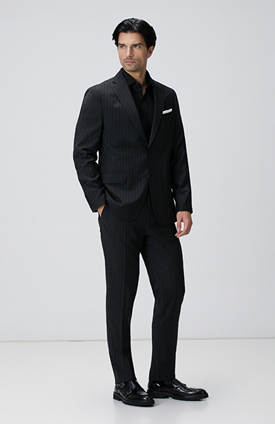 Siyah Çizgi Desenli Yün Takım Elbise