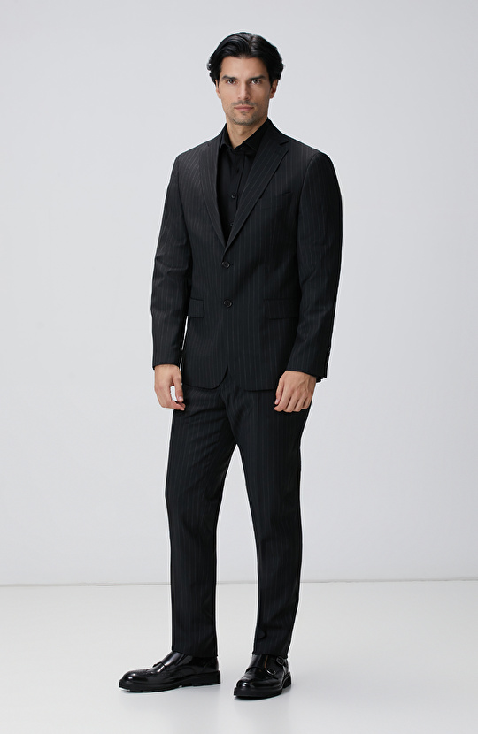 Siyah Çizgi Desenli Yün Takım Elbise