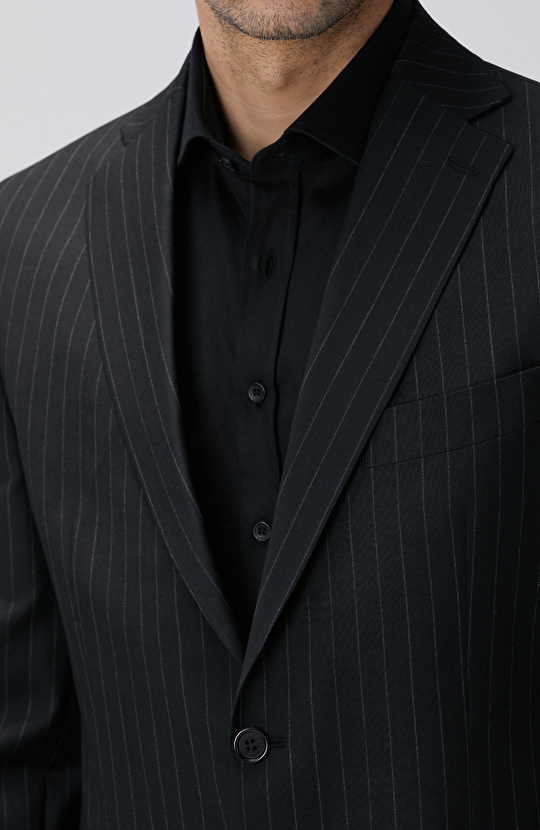 Siyah Çizgi Desenli Yün Takım Elbise