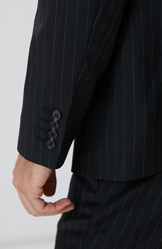 Siyah Çizgi Desenli Yün Takım Elbise