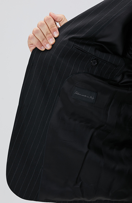 Siyah Çizgi Desenli Yün Takım Elbise