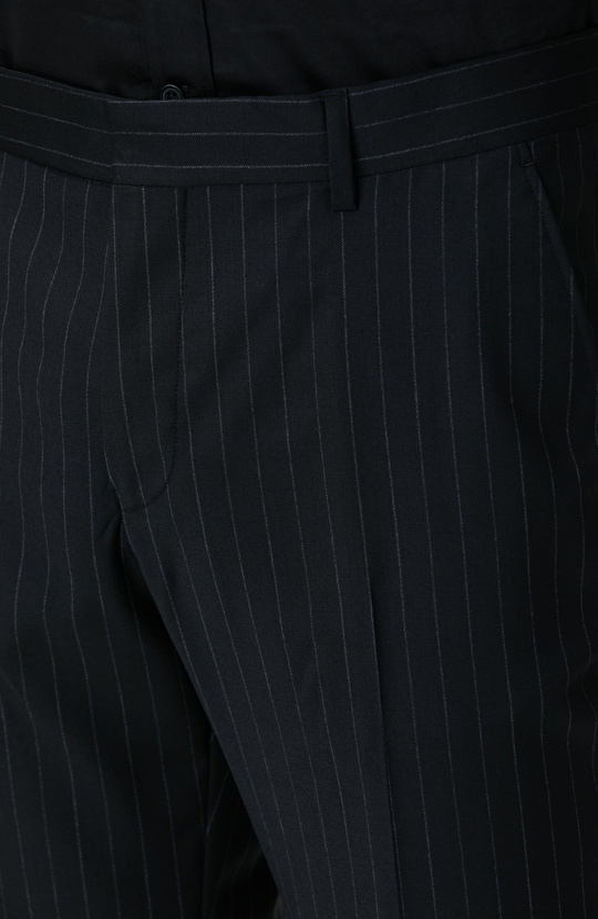 Siyah Çizgi Desenli Yün Takım Elbise