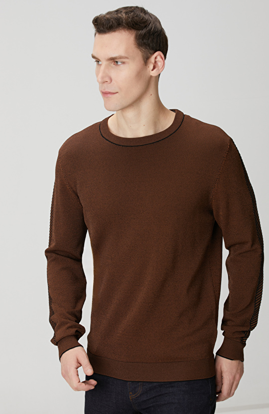 Kahverengi Kolu Jakar Detaylı Triko Kazak