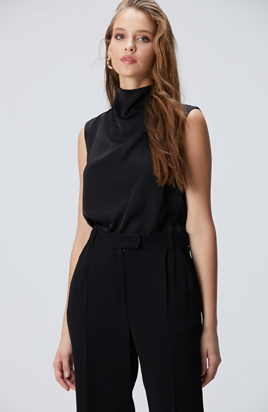 Siyah Degaje Yaka Bluz