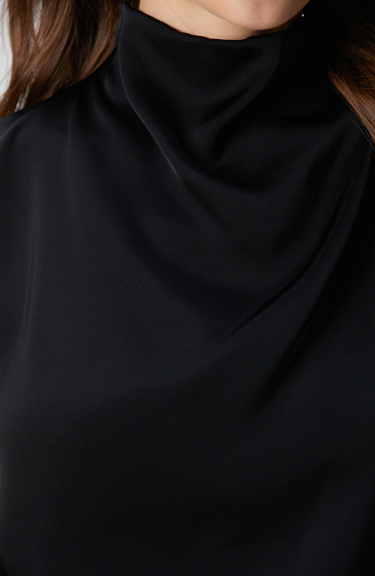 Siyah Degaje Yaka Bluz