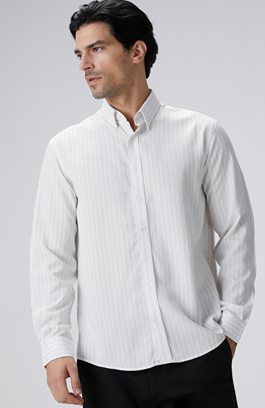 Beyaz Çizgili Gömlek