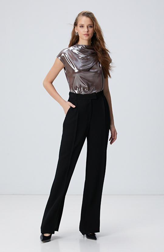 Siyah Pileli Pantolon