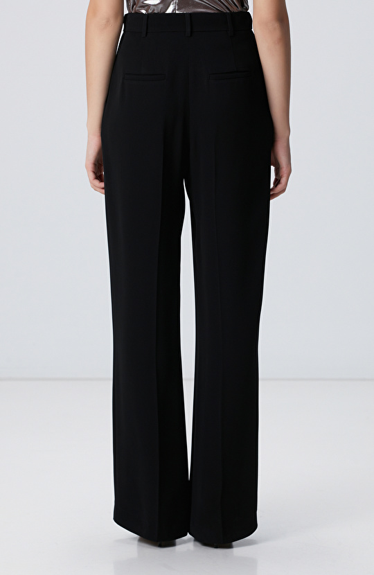 Siyah Pileli Pantolon