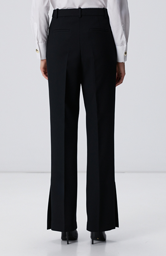 Siyah Paçası Yırtmaçlı Pantolon