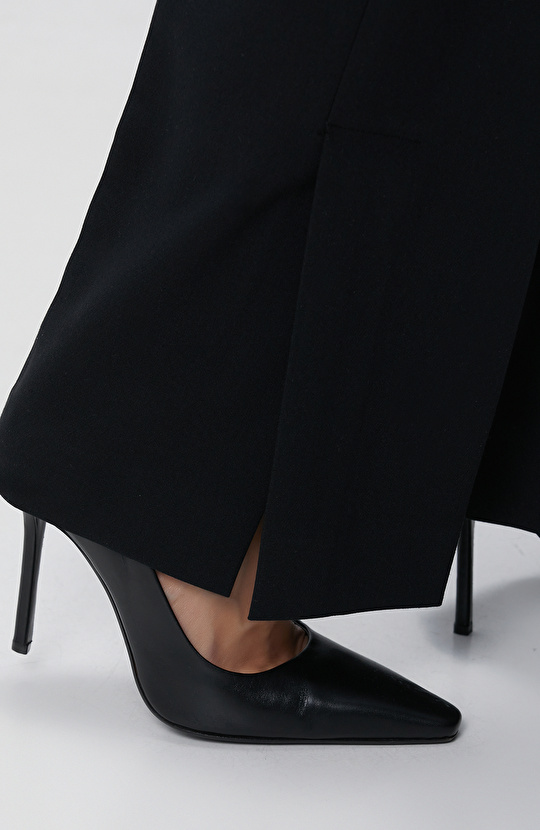 Siyah Paçası Yırtmaçlı Pantolon