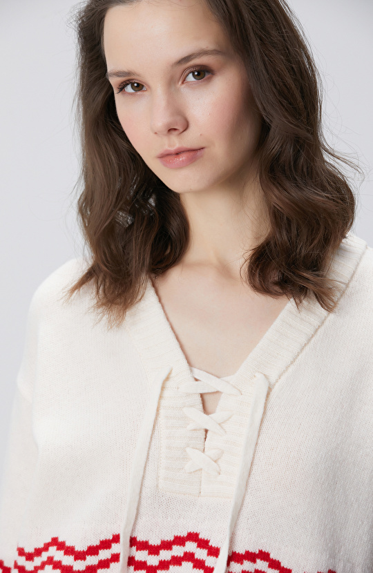 Kırık Beyaz Desenli Yün Karışımlı Triko Kazak