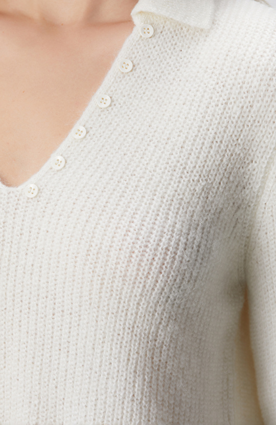 Limited Kırık Beyaz Yumuşak Dokulu Triko Kazak